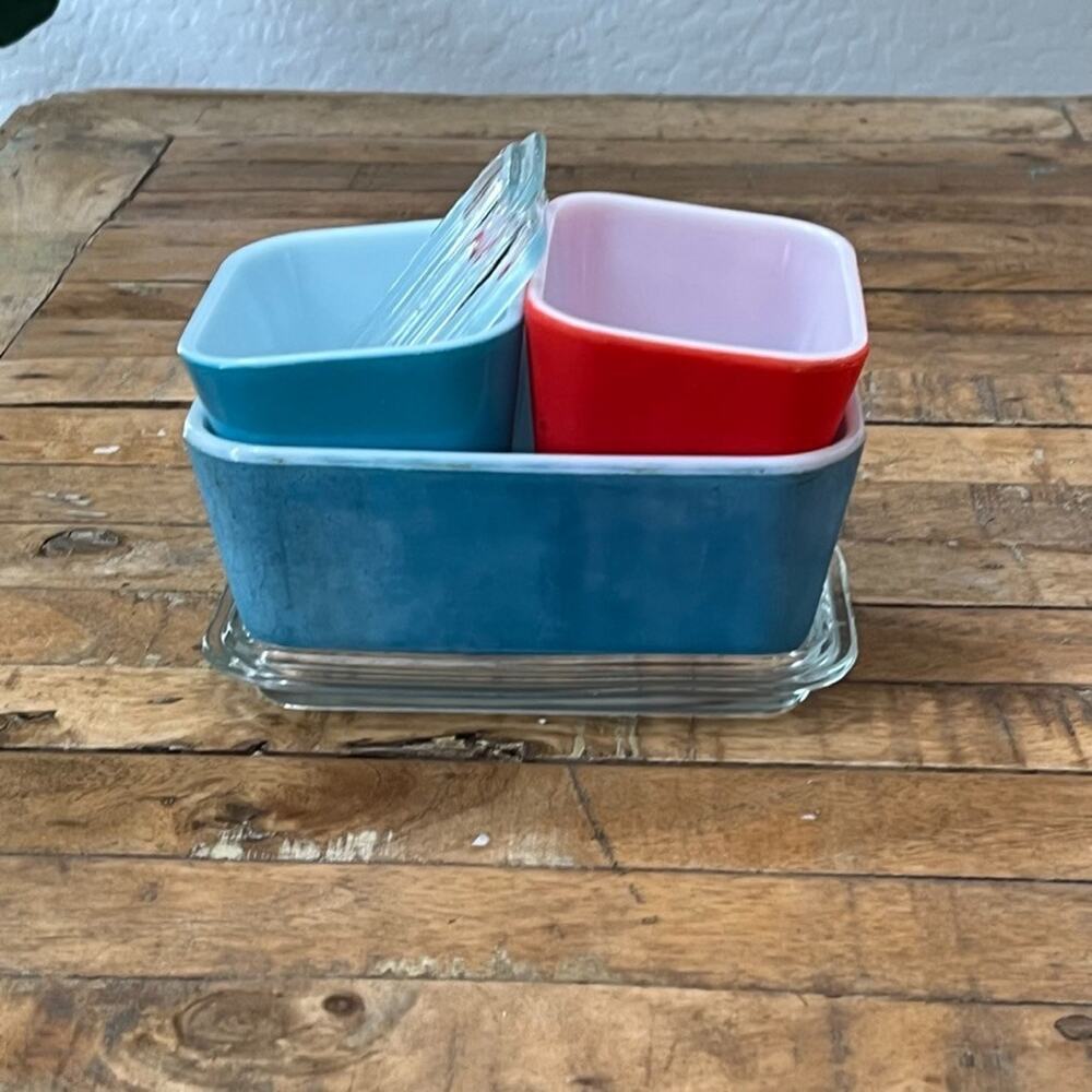 Vintage 1950s Pyrex Glass Refrigerator Dishes Set of 3 One Without Lid Blue Red